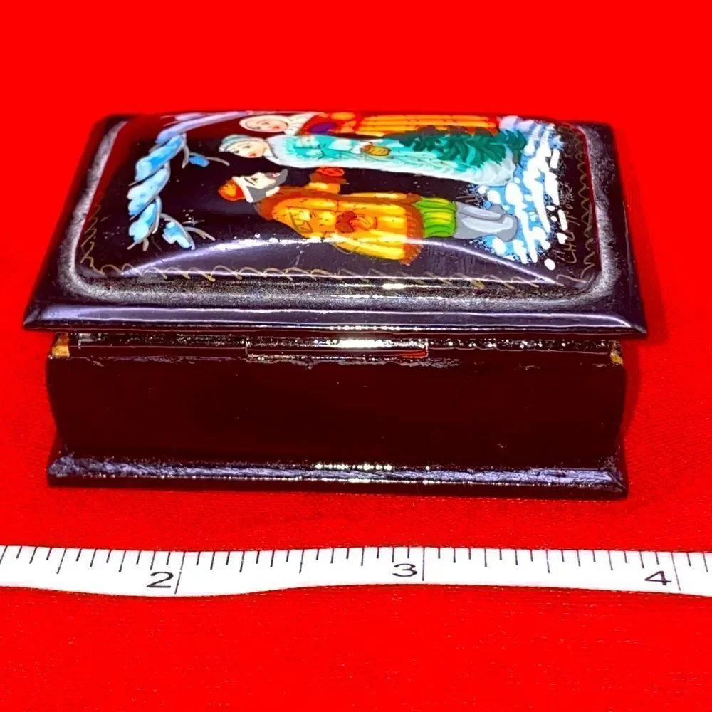 Wooden trinket box with no markings on bottom